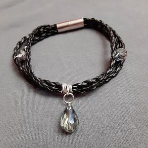 Magnetic clasp bracelet